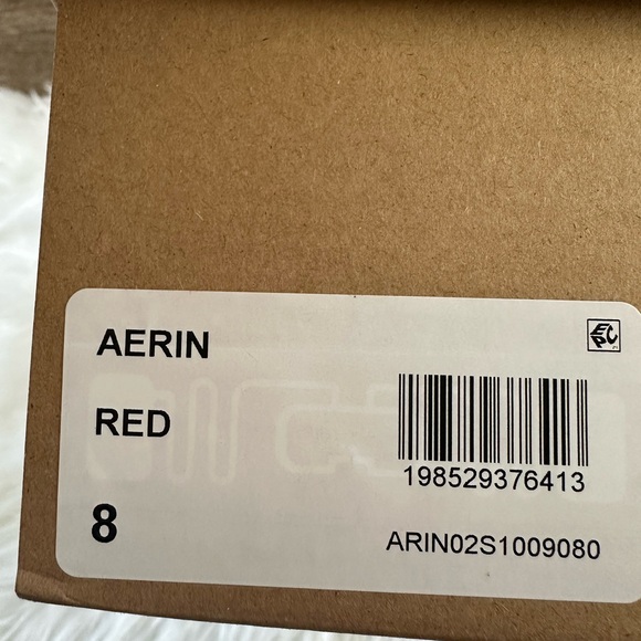 STEVE MADDEN | Aerin Vibrant Red Platform Block Heels - Picture 8 of 8